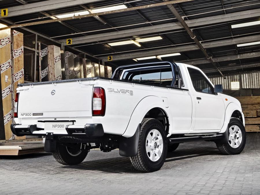  Nissan NP300 Hardbody Silver Single Cab 2013 года  (фото 6 из 9)